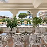 Universal Otel