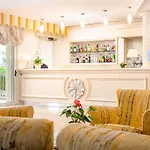 Universal Otel 4*