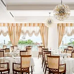Universal Otel 4*
