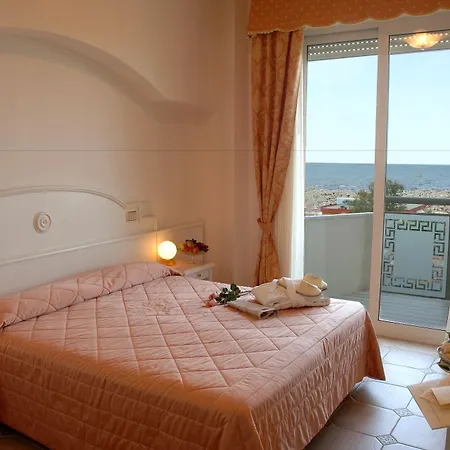 Universal Hotel 4*
