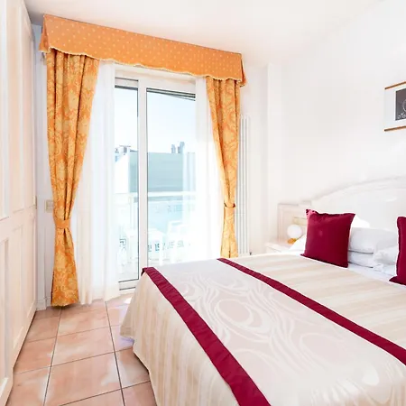 Otel Universal