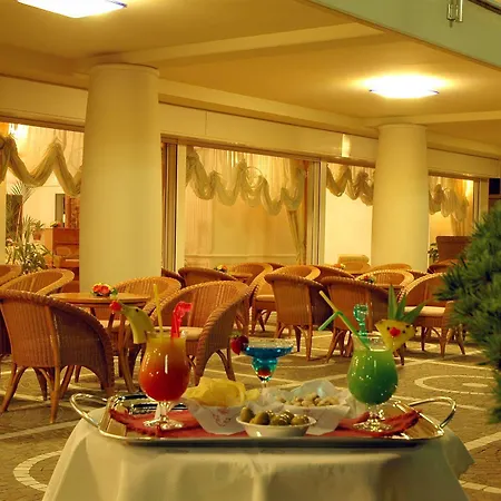 Universal Otel