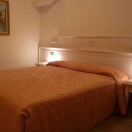 Universal Hotel 4*