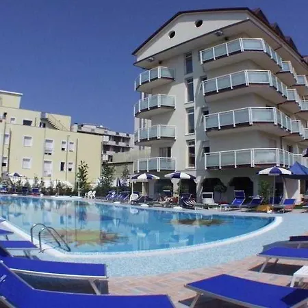 Universal Otel 4*