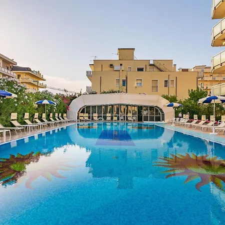 Universal Hotel 4*