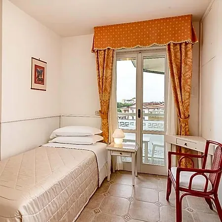 Otel Universal 4*