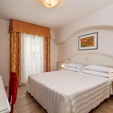 Otel Universal
