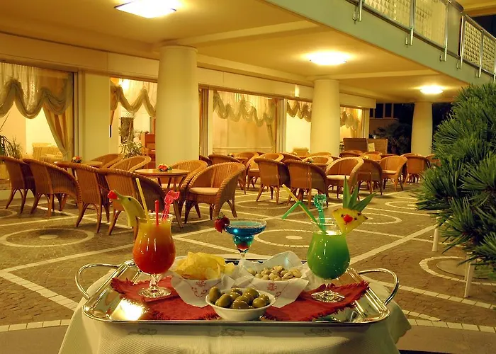 环球酒店 切尔维亚