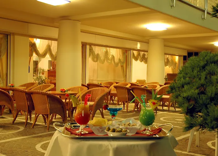 环球酒店 4* 切尔维亚