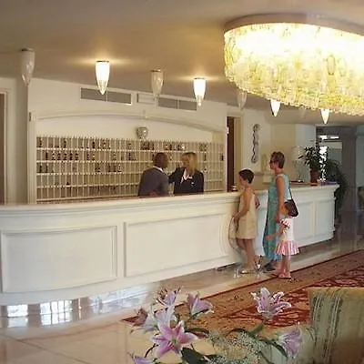 环球酒店 4* 切尔维亚